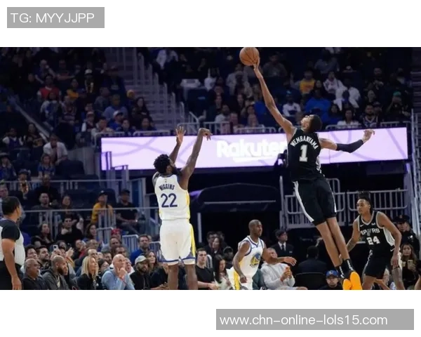 2015年勇士与马刺季后赛对决的精彩瞬间与战术分析