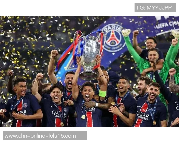 巴黎圣日耳曼与曼联的历史交锋回顾与战绩分析